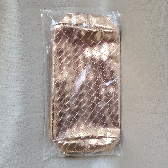 🆕️ TARTE Rose Gold Makeup Bag - Picture 2 of 4